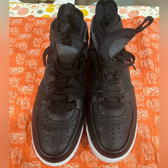 Nike Air Force 1 - Picture 1 of 4